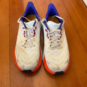 Selling my Hoka Arahi 6s! Super comfy just not the right style for me.